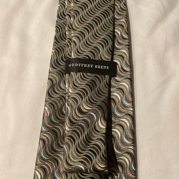 Geoffrey Been Mens geometric tie - Picture 2 of 5